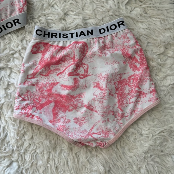 Swimsuit - Picture 3 of 5